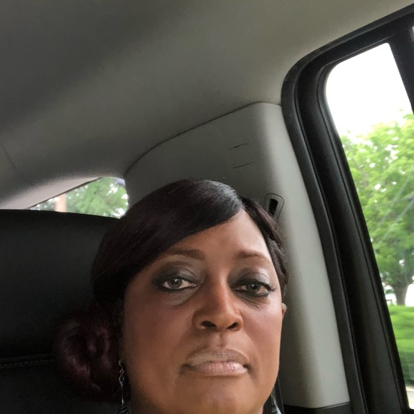 Meet your Posher, Yolanda - Picture 1 of 1